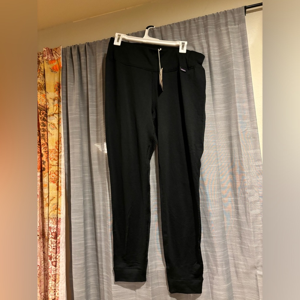 NWT Patagonia Women’s Large Black Cap TW Bottoms